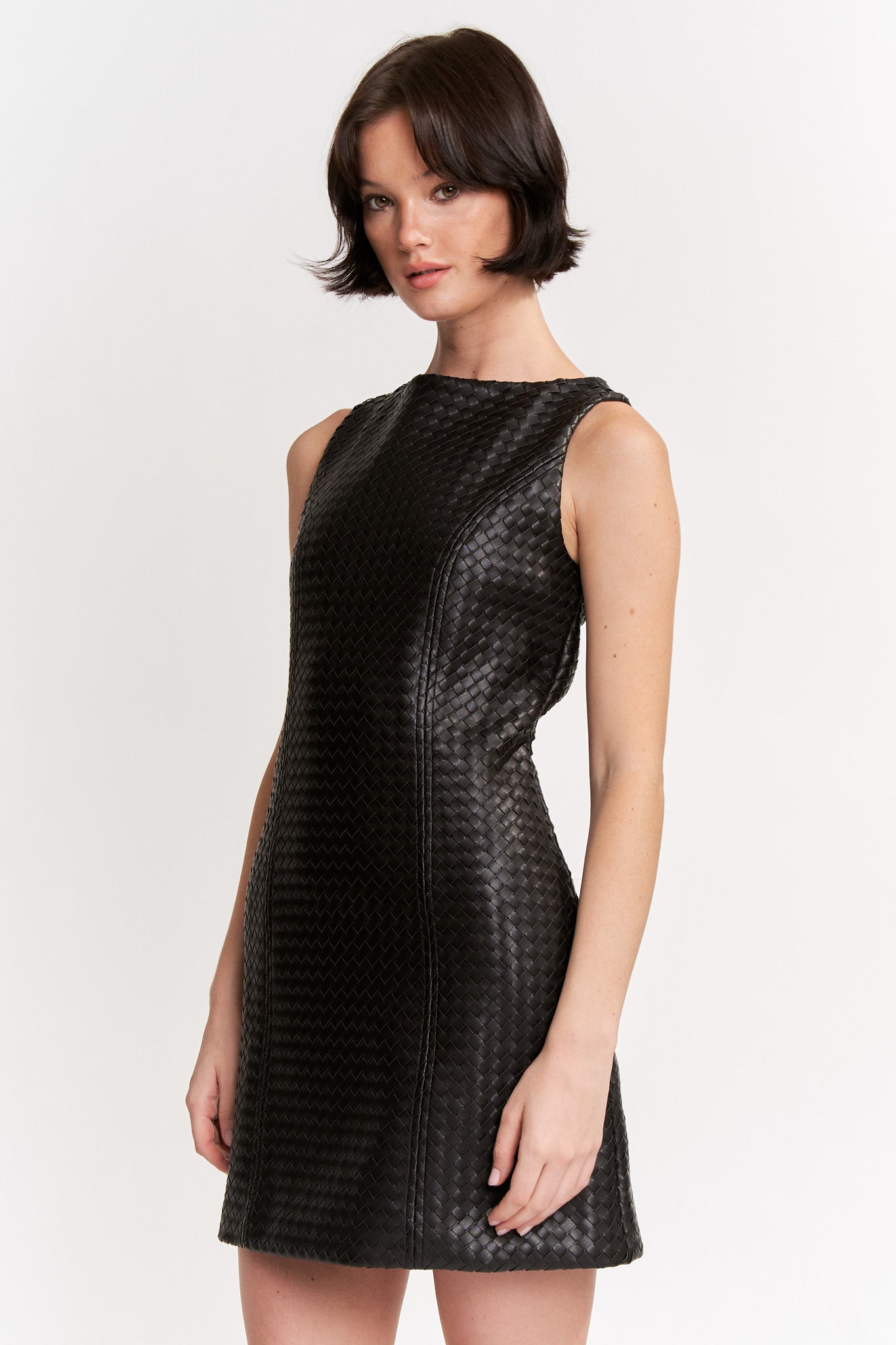 Essence Sheath Dress – en saison