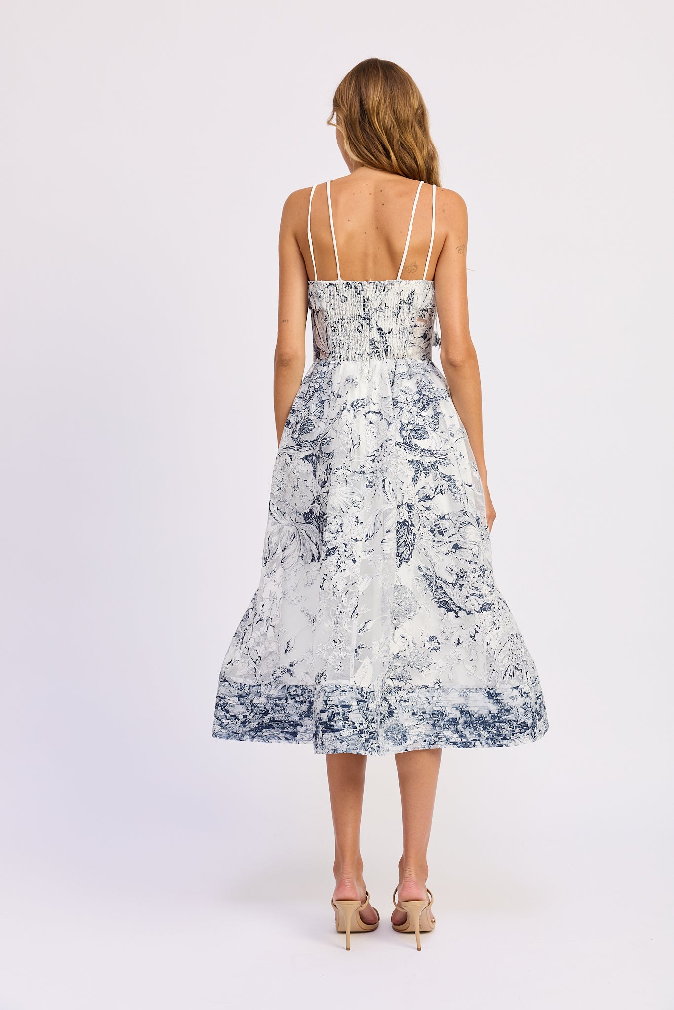 Cyrus Midi Dress en saison Cyrus Midi Dress en saison