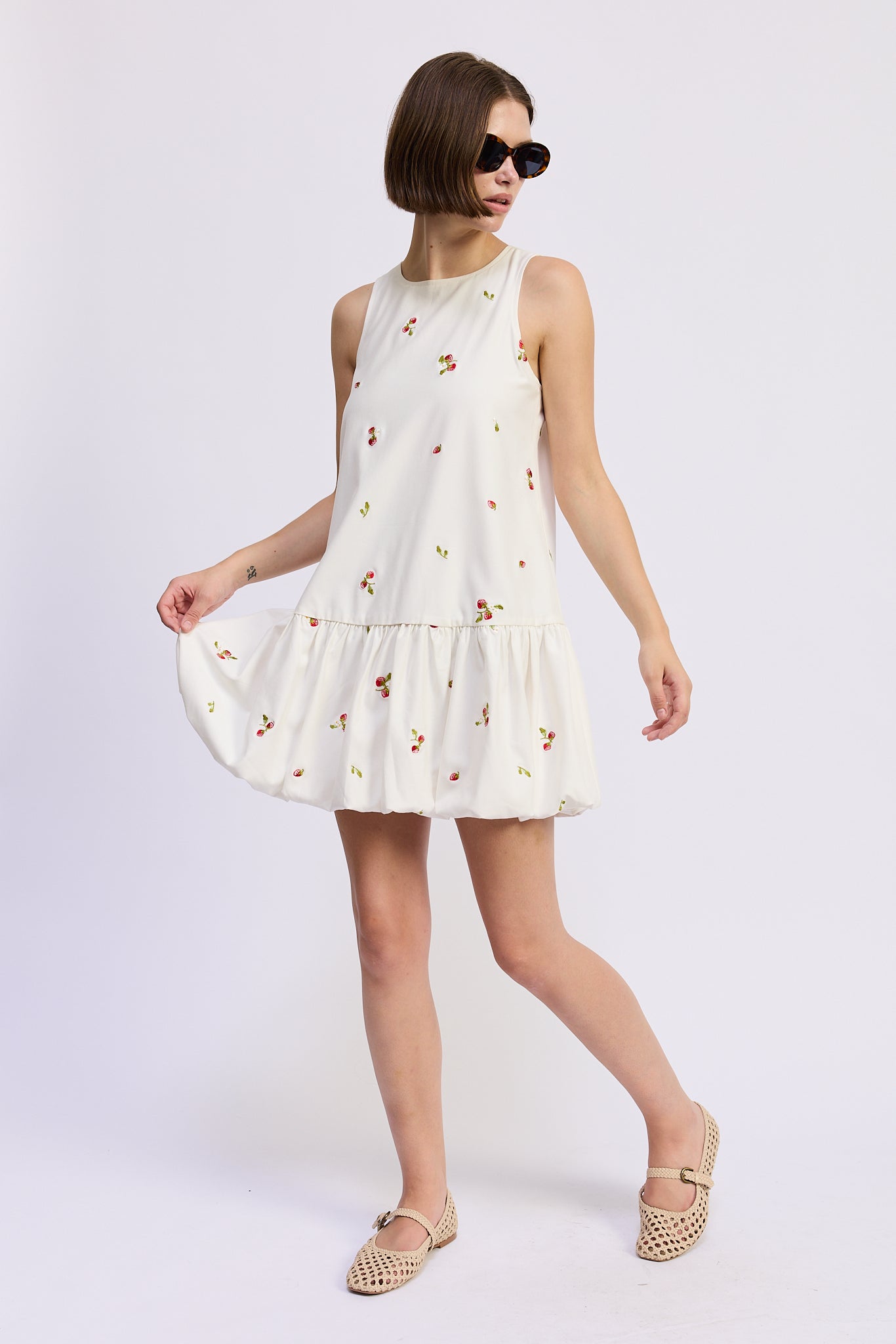 Strawberry Kiss Bubble Hem Mini Dress en saison Strawberry Kiss Bubble Hem Mini Dress en saison