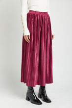 Load image into Gallery viewer, Rozlyn Midi Skirt